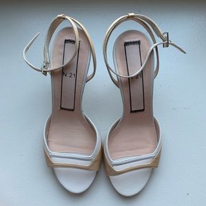 No 21 Slingback Leather Pumps (US 7)